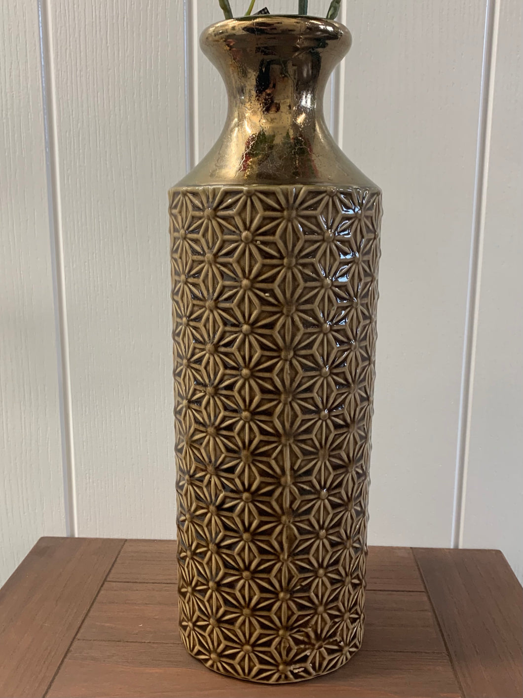 Caramel vase with bronze collar