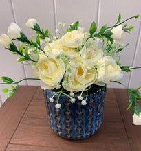 Load image into Gallery viewer, Small Donard Planter
